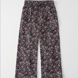 ❤️ Abercrombie Cropped Wide-Leg Pants Black Floral